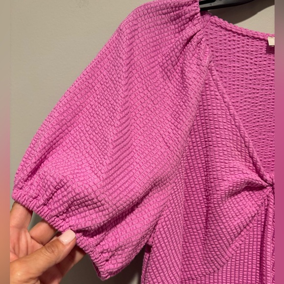 Women's Loft Short Sleeve Puff Top. Color is fuschia. Worn 1x. Size Large - Picture 4 of 12